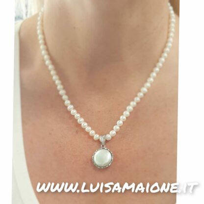 Collana di Perle con Pendente in Argento Rodiato