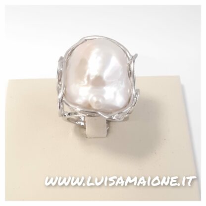 Anello in Argento Rodiato con Perla Barocca - immagine 4