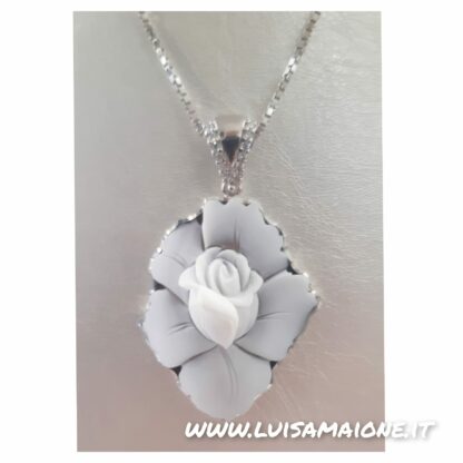 Collana Cammeo con Rosa in Argento Rodiato - immagine 3